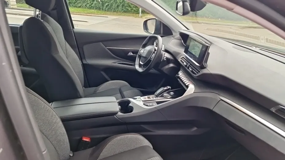 PEUGEOT 5008 -