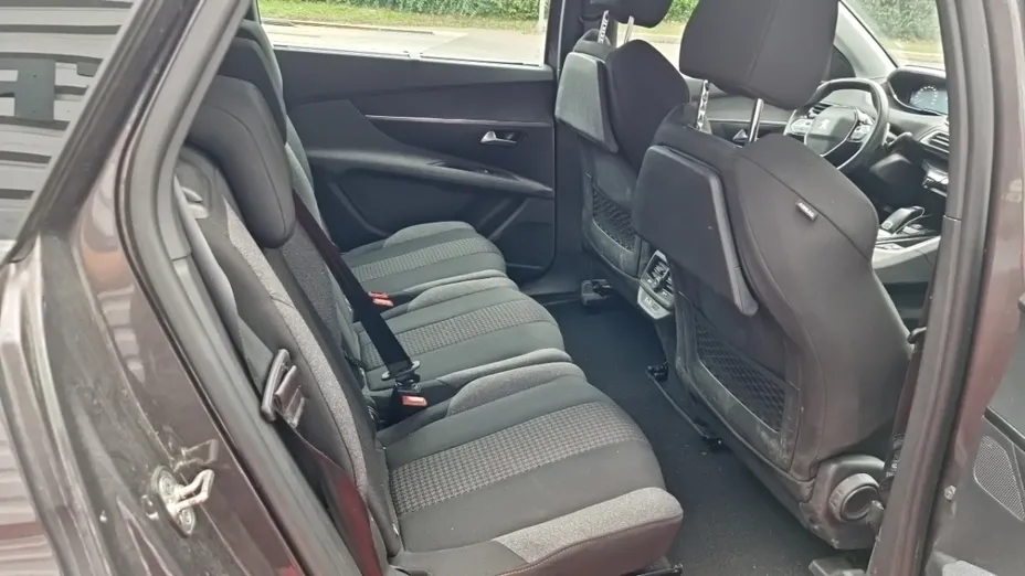 PEUGEOT 5008 -