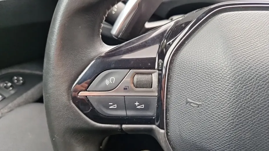 PEUGEOT 5008 -