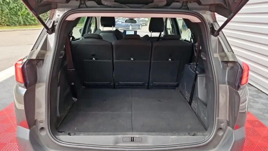 PEUGEOT 5008 -