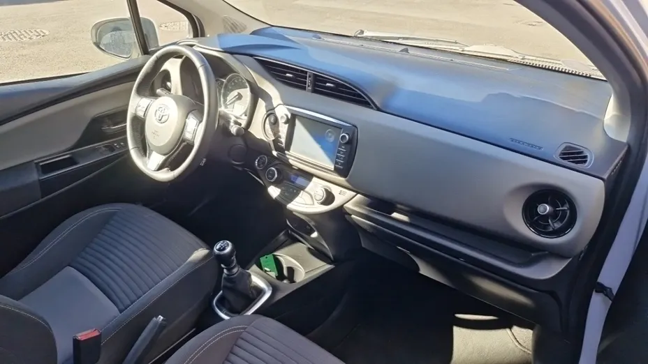 TOYOTA Yaris -