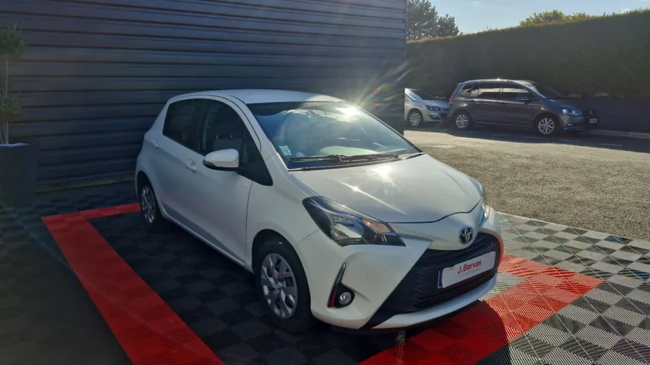 TOYOTA Yaris -