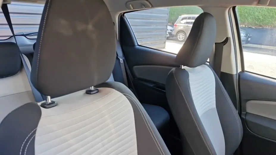 TOYOTA Yaris -