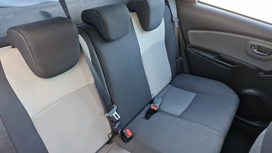 TOYOTA Yaris -
