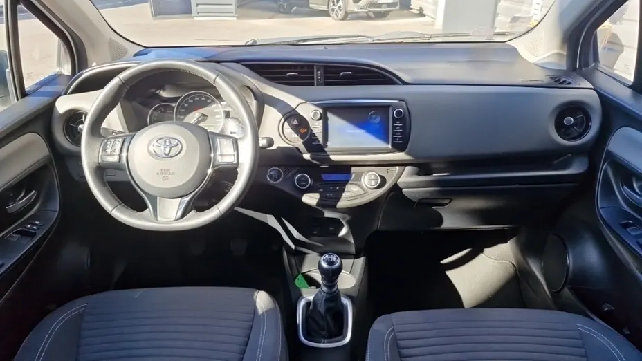 TOYOTA Yaris -