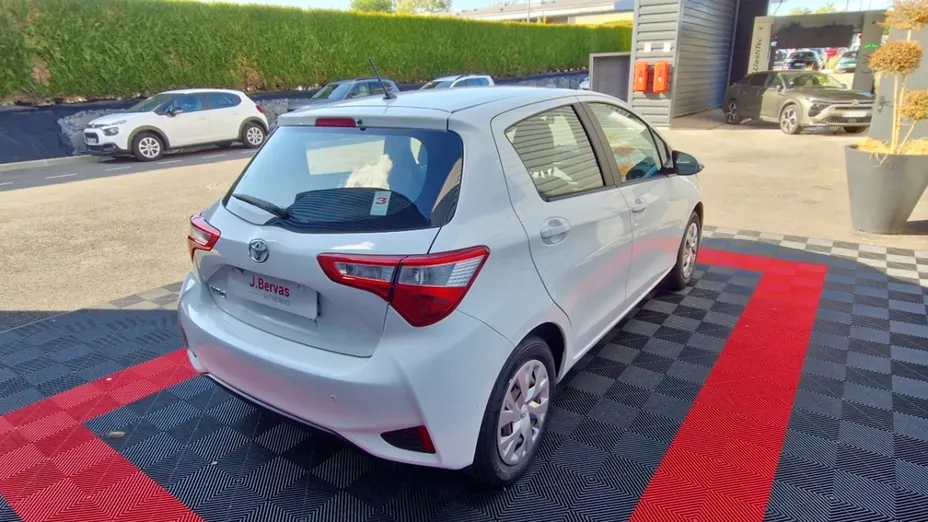 TOYOTA Yaris -