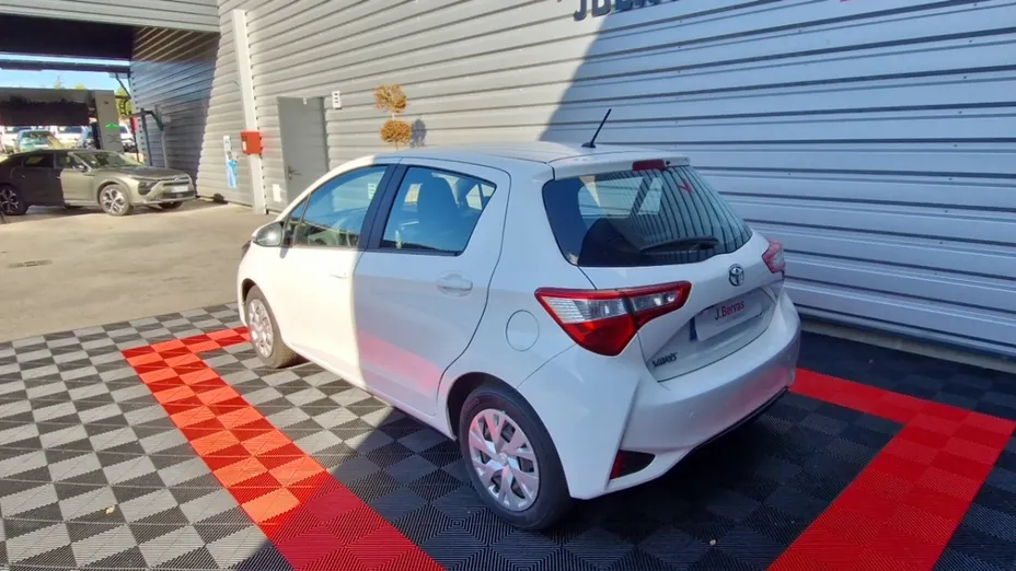 TOYOTA Yaris -