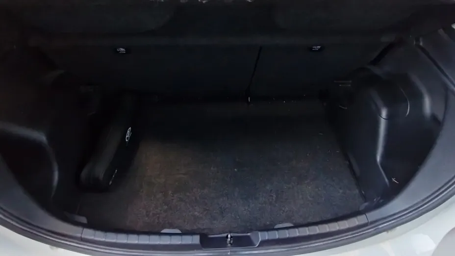 TOYOTA Yaris -