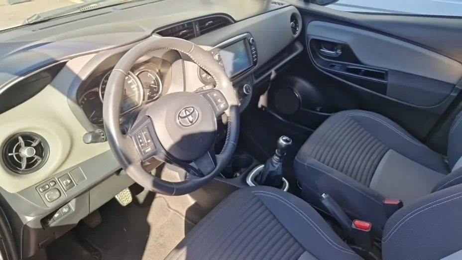 TOYOTA Yaris -