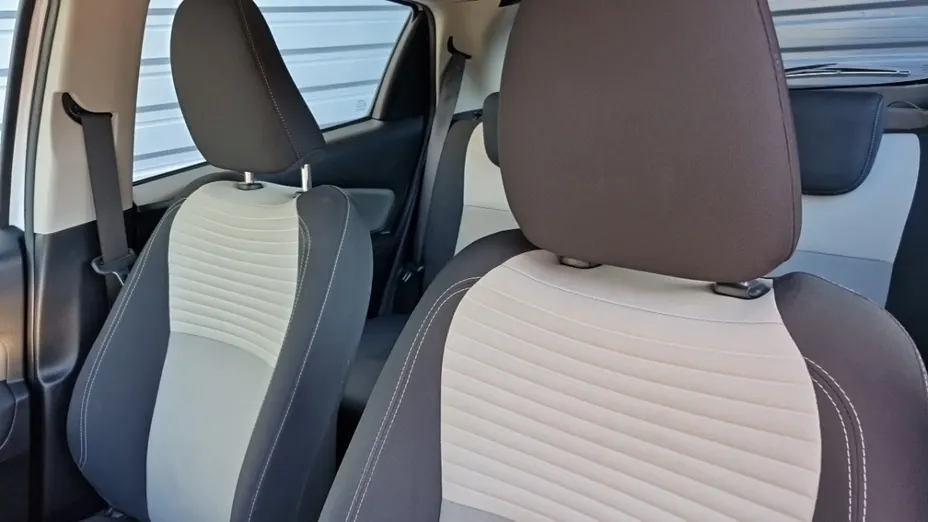 TOYOTA Yaris -