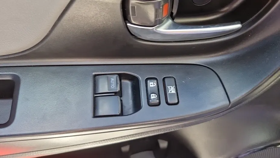 TOYOTA Yaris -