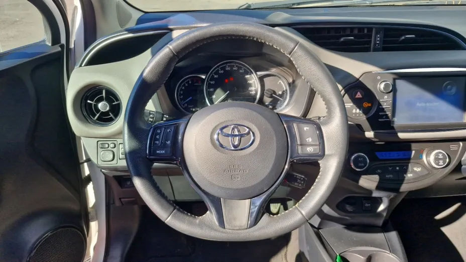 TOYOTA Yaris -