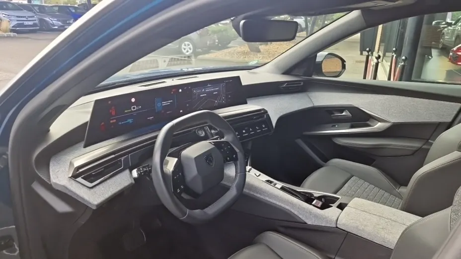 PEUGEOT 3008 -