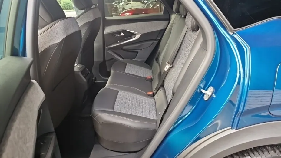 PEUGEOT 3008 -
