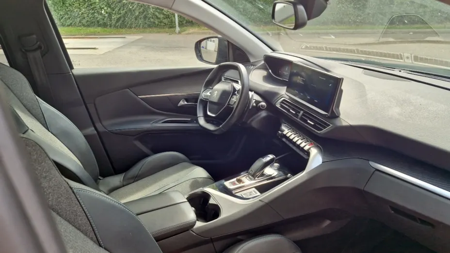PEUGEOT 5008 -