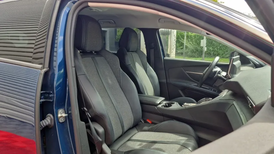 PEUGEOT 5008 -
