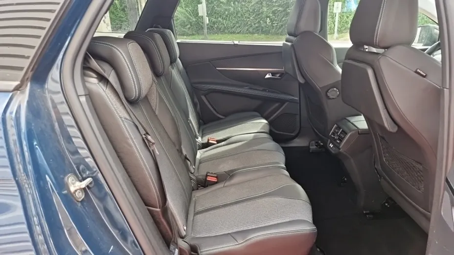 PEUGEOT 5008 -