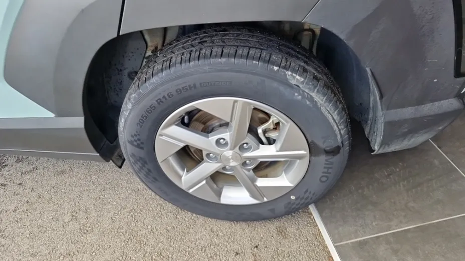 HYUNDAI Kona -