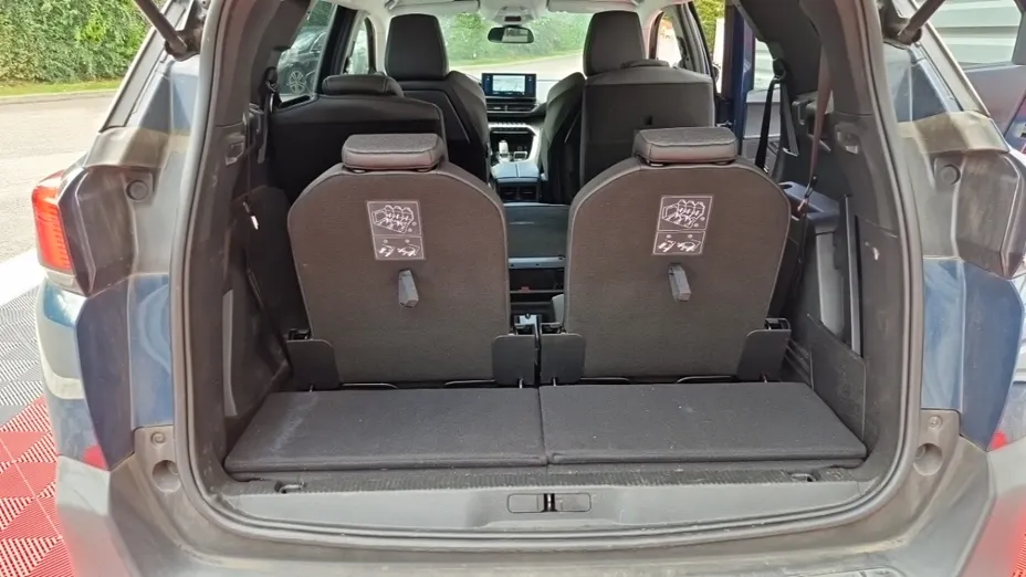PEUGEOT 5008 -