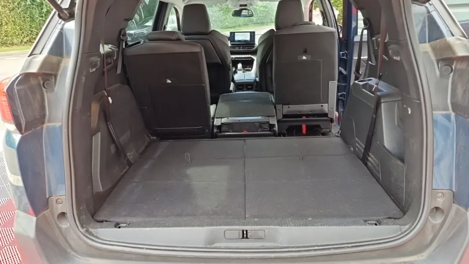 PEUGEOT 5008 -
