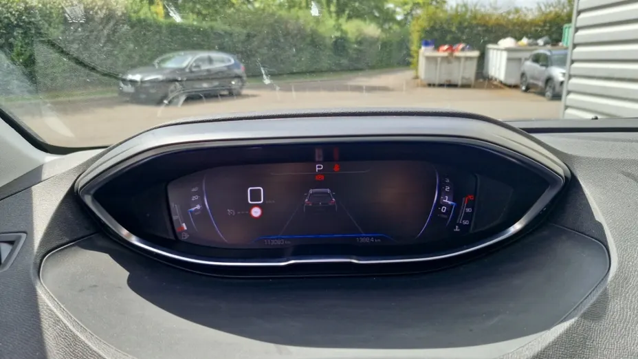 PEUGEOT 5008 -
