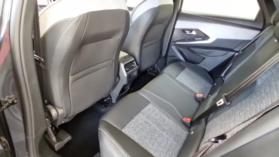 PEUGEOT 3008 -
