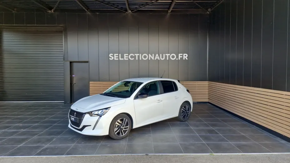 PEUGEOT 208 -