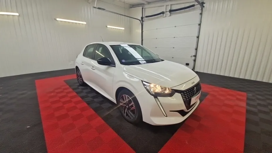 PEUGEOT 208 -