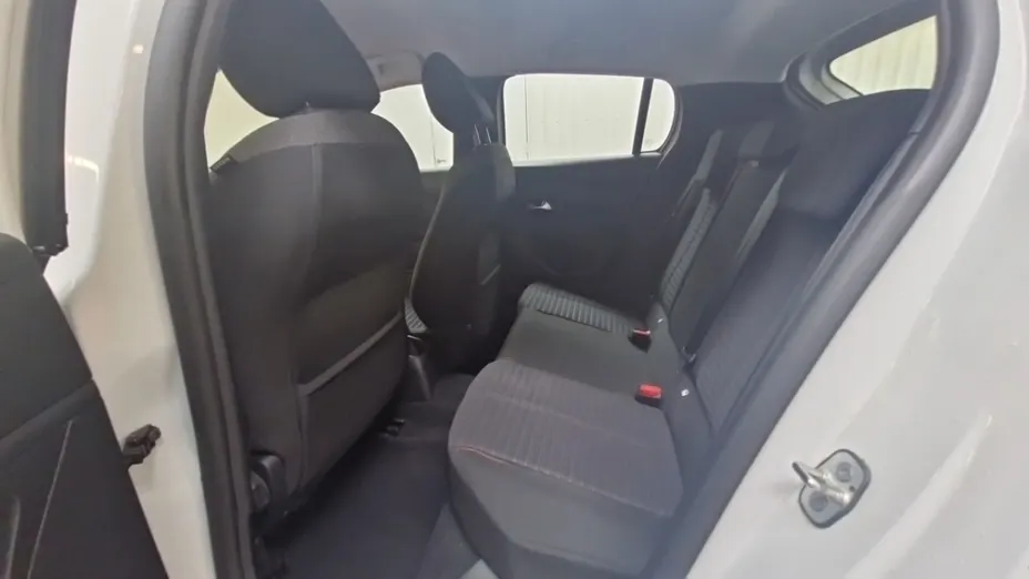 PEUGEOT 208 -