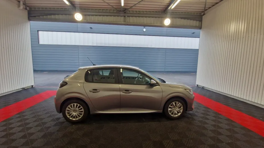PEUGEOT 208 -