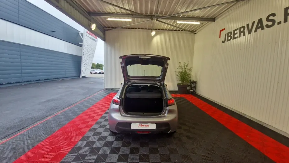 PEUGEOT 208 -