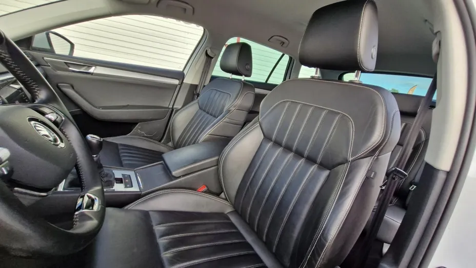 SKODA Superb -