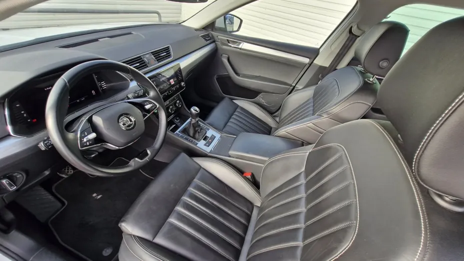 SKODA Superb -