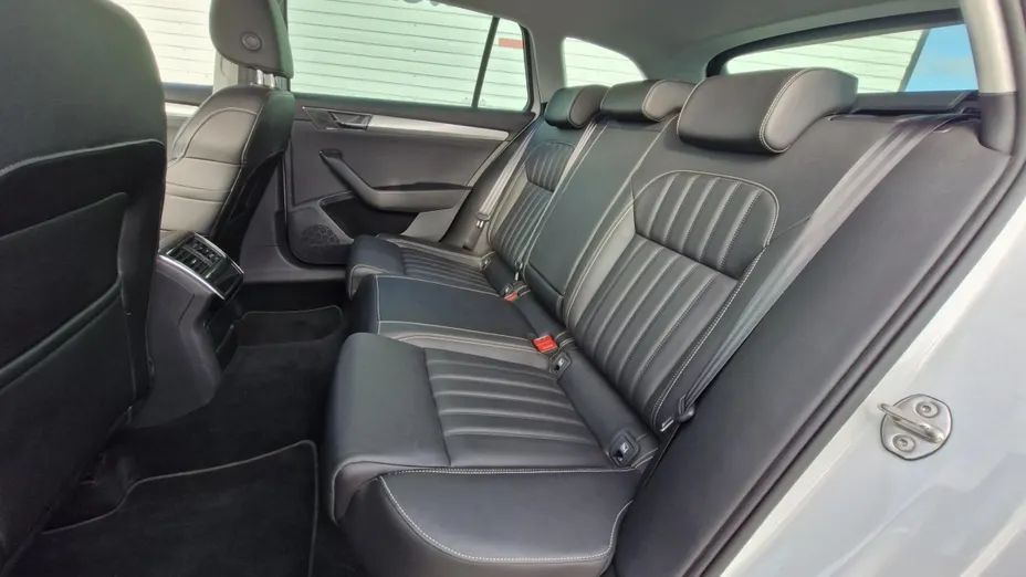 SKODA Superb -
