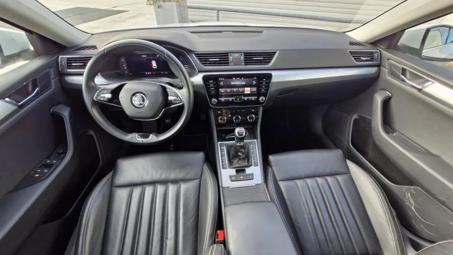 SKODA Superb -