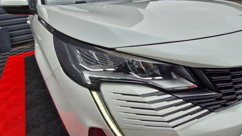 PEUGEOT 3008 -