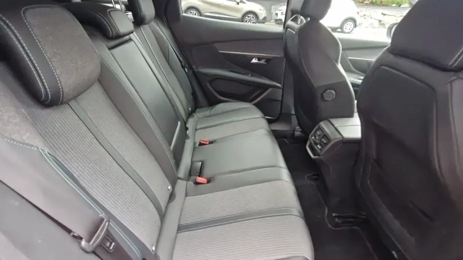 PEUGEOT 3008 -