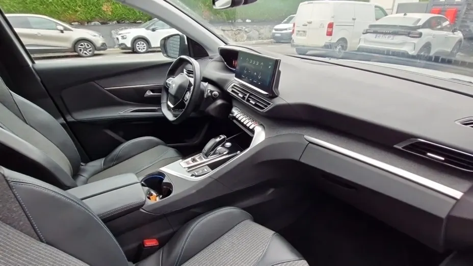 PEUGEOT 3008 -
