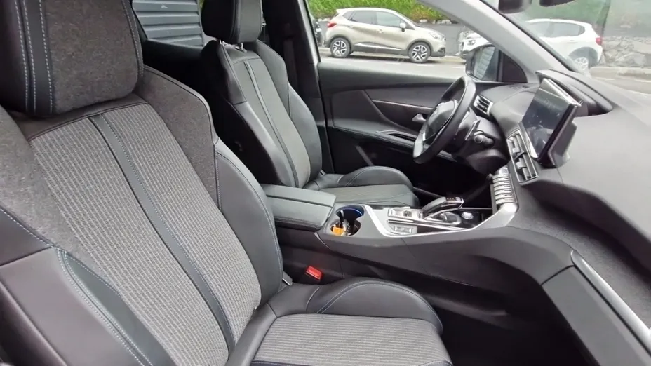 PEUGEOT 3008 -
