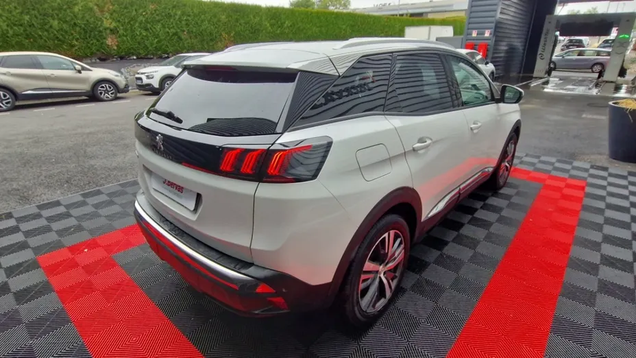 PEUGEOT 3008 -
