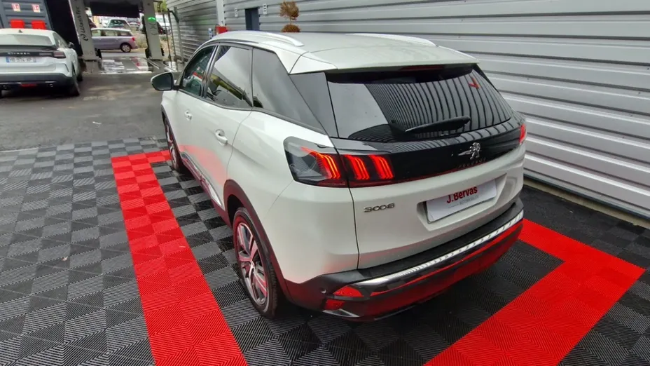 PEUGEOT 3008 -