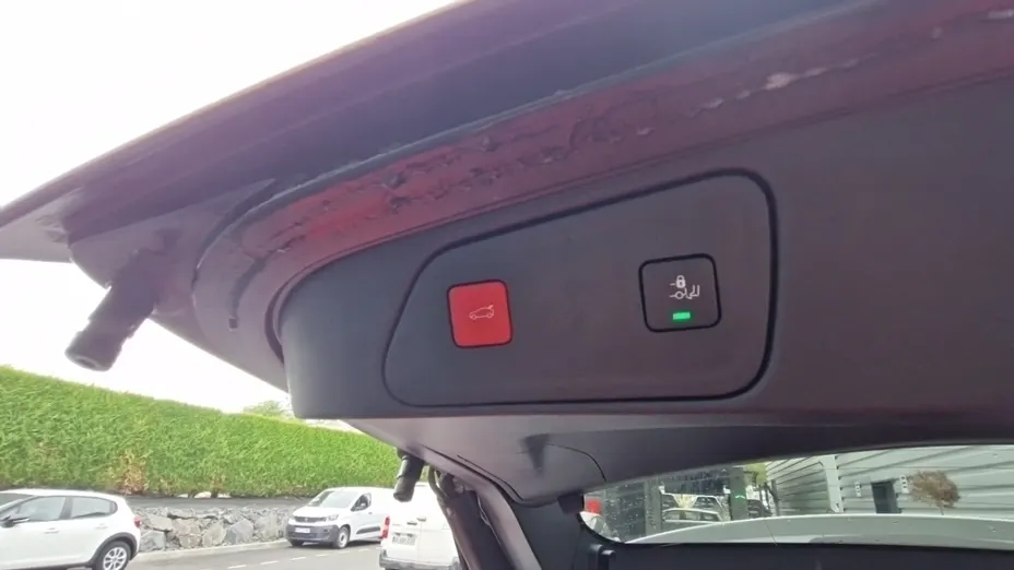 PEUGEOT 3008 -