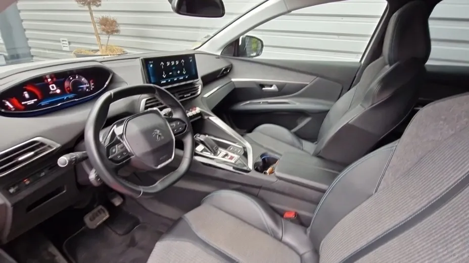 PEUGEOT 3008 -