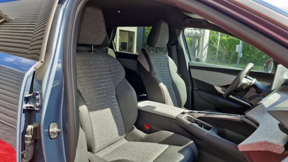 PEUGEOT 5008 -