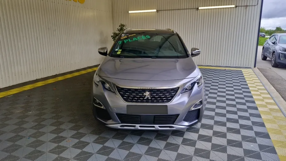 PEUGEOT 5008 -