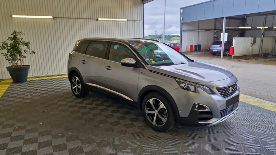PEUGEOT 5008 -