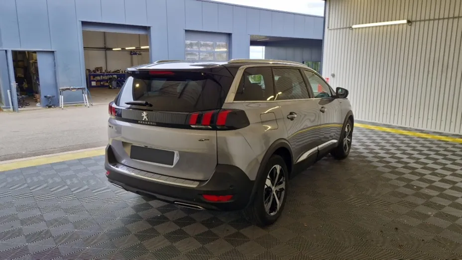 PEUGEOT 5008 -