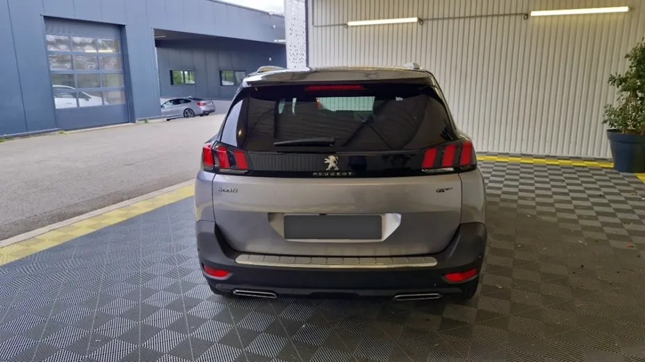 PEUGEOT 5008 -