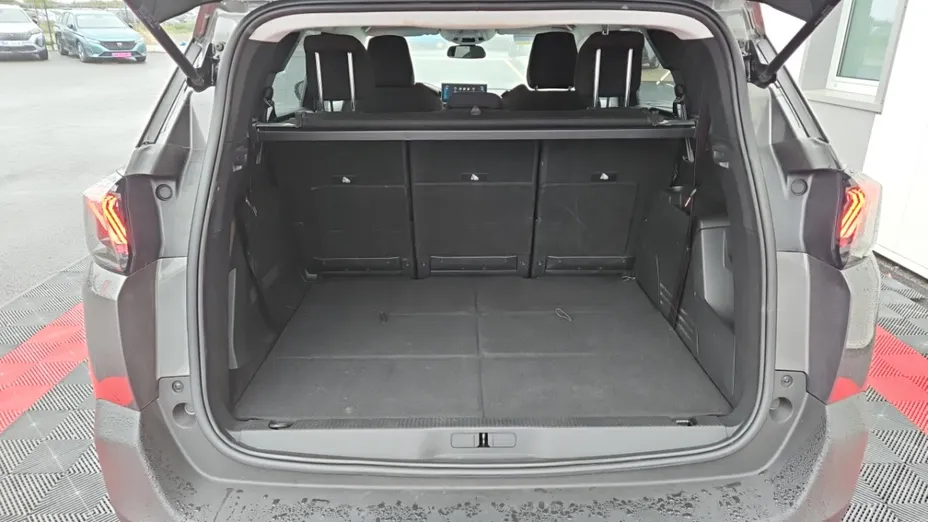 PEUGEOT 5008 -
