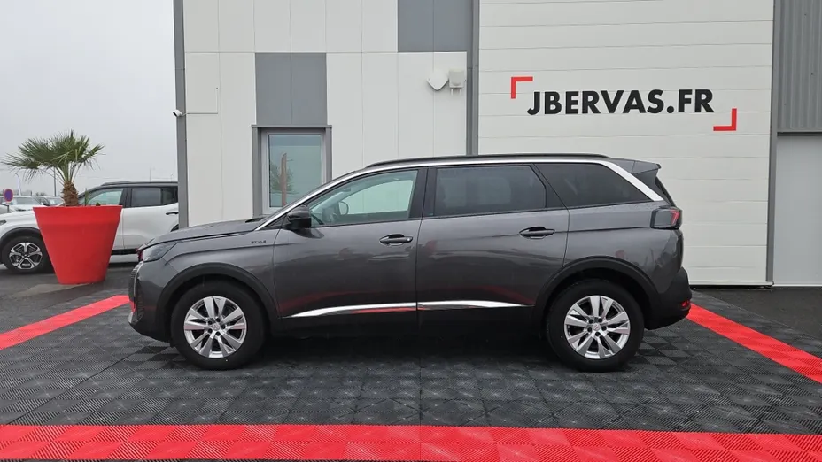 PEUGEOT 5008 -